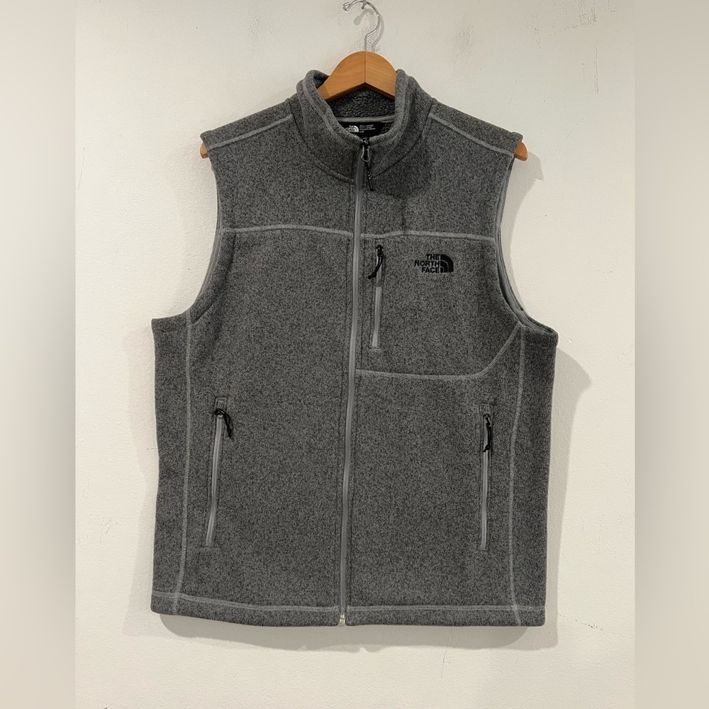 The North Face Men's Gordon Lyons Vest. Vest  3 pockets  grey Men's L